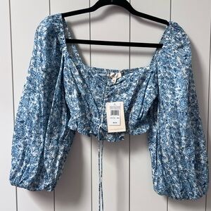 Elan at Bloomingdale's Blue and White Floral Cropped Blouse